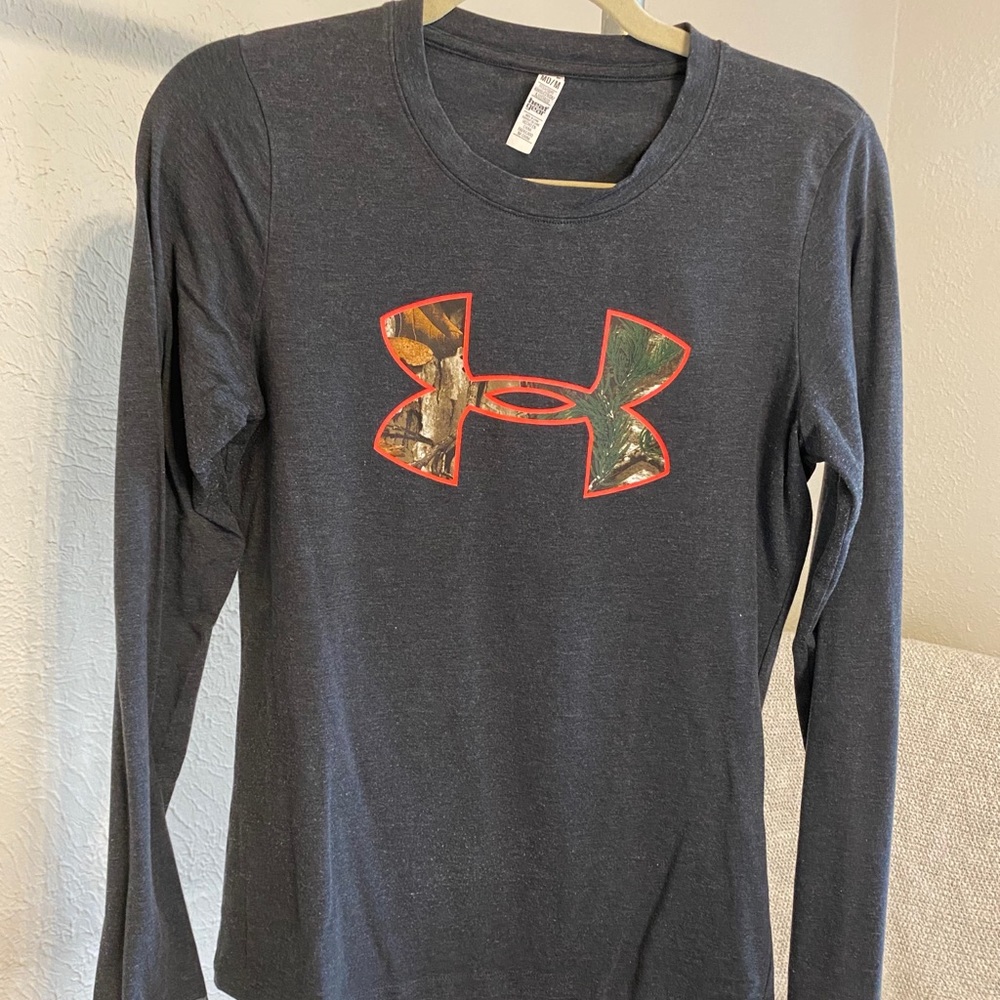 Under  Amour  Camo Top